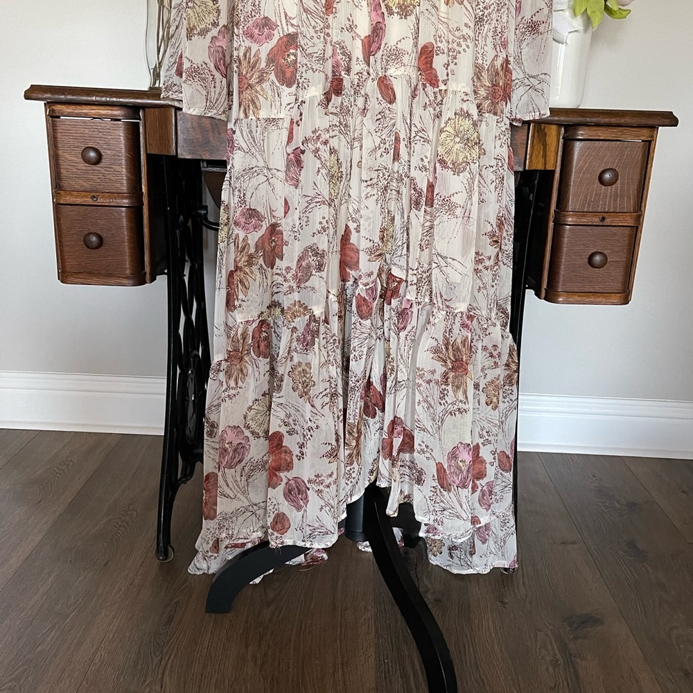 Mossimo Ladies Feminine and flowy dress - Picture 6 of 11